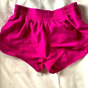 *extremely rare no longer sold* ripened raspberry hotty hot 2.5” shorts